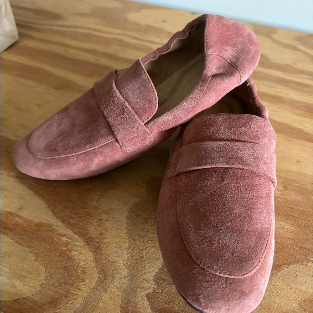 Cute, stylish Choclat Blu pink suede flats.